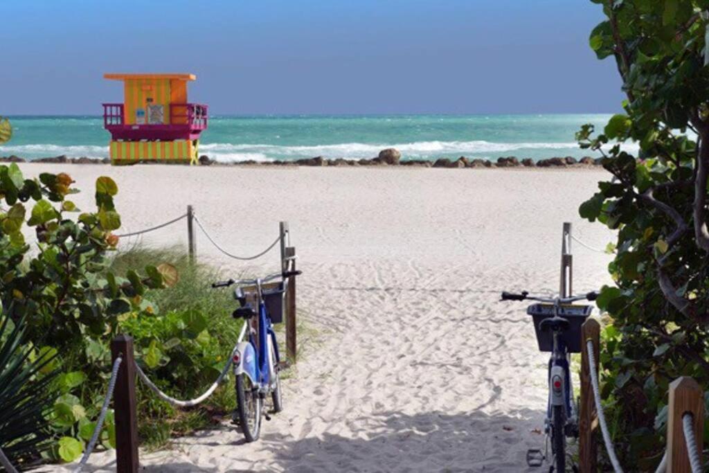 Apartment Right On The Beach! マイアミビーチ エクステリア 写真
