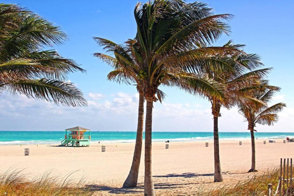 Apartment Right On The Beach! マイアミビーチ エクステリア 写真